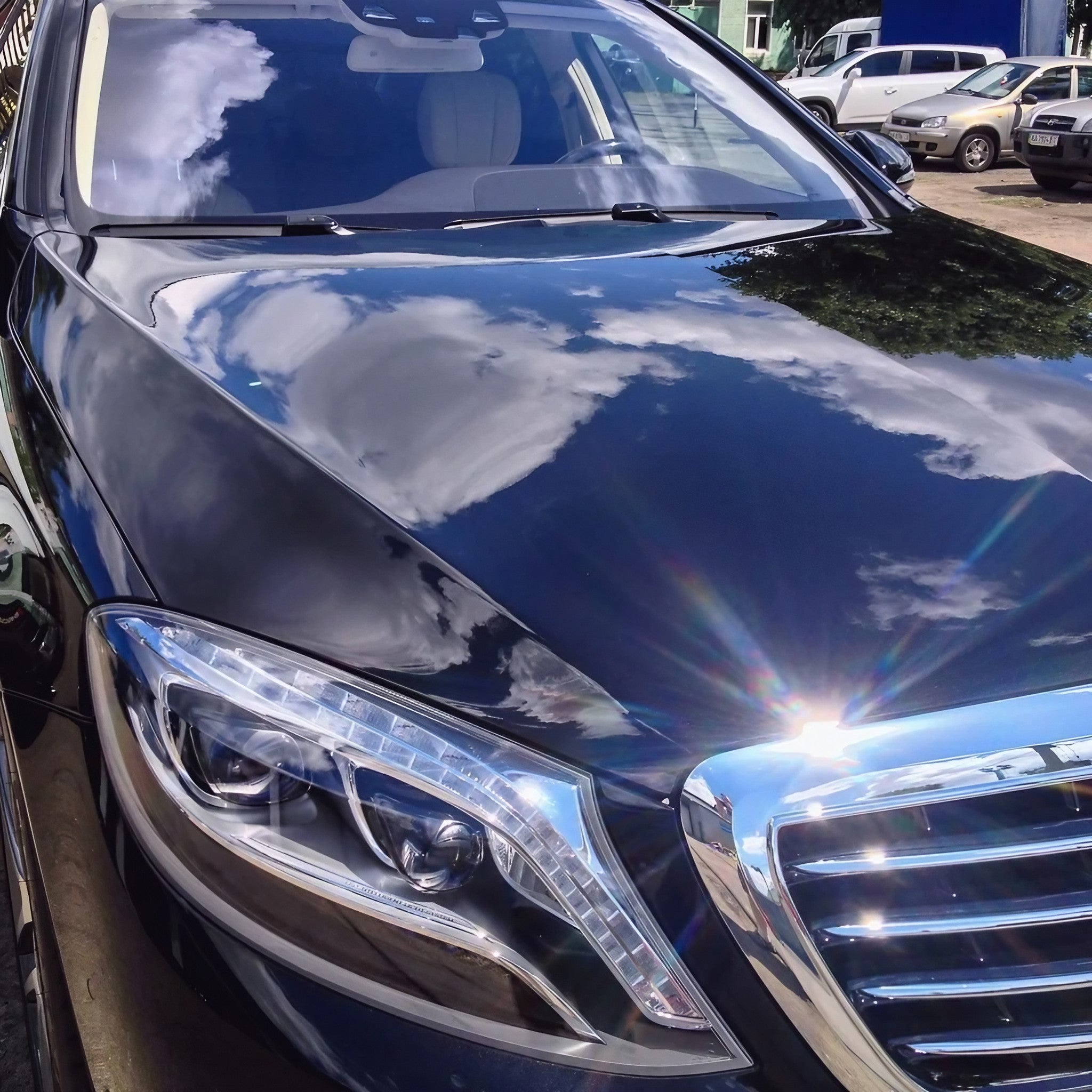 RPPF's vehicle ppf is stain-resistant and maintains clarity under harsh conditions. Its special water-repellent coating makes cleaning easier.