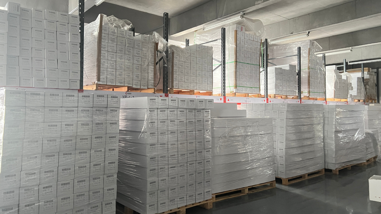 RPPF maintains sufficient stock of TPU vinyl wrap car film by a zoned label management system, ensuring prompt response to customer orders.