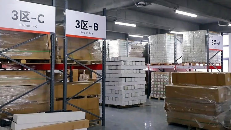RPPF maintains sufficient stock in a large warehouse of over 4,000 ㎡. We manage the labeling and zoning of automotive films with an advanced warehousing system to simplify cargo scheduling and loading. This ensures efficient and fast delivery to both retail and wholesale orders.